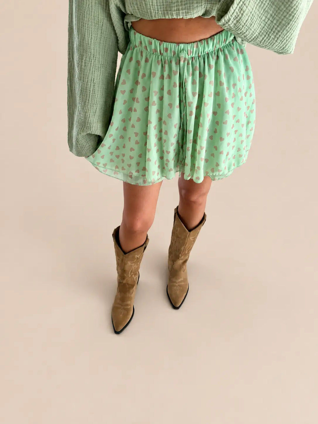 Gonna pantalone a cuori donna in verde chiaro, dettaglio | Lisa’s Boutique