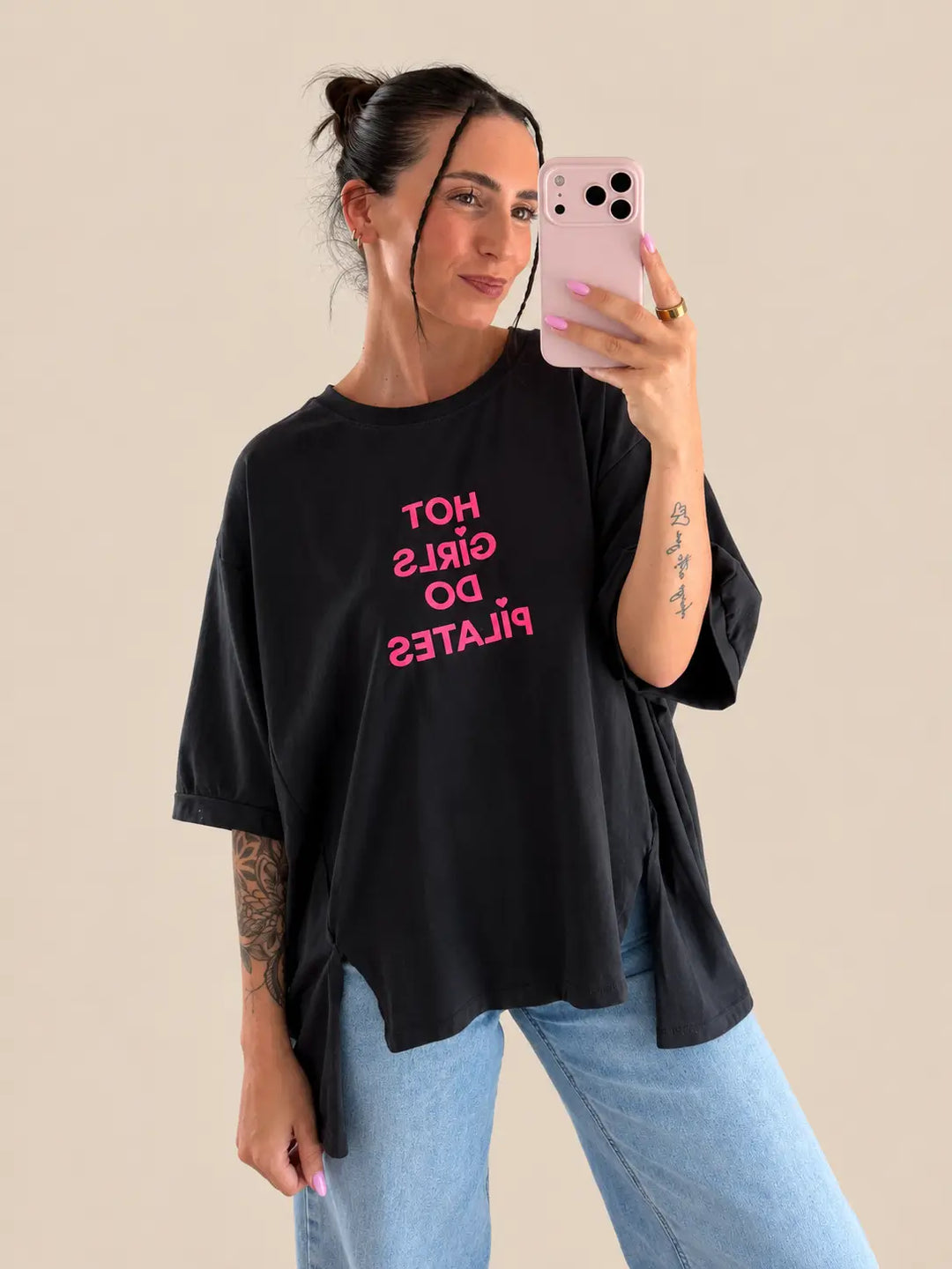 T-Shirt Damen in Schwarz mit Hot Girls Do Pilates Print | Lisa’s Boutique