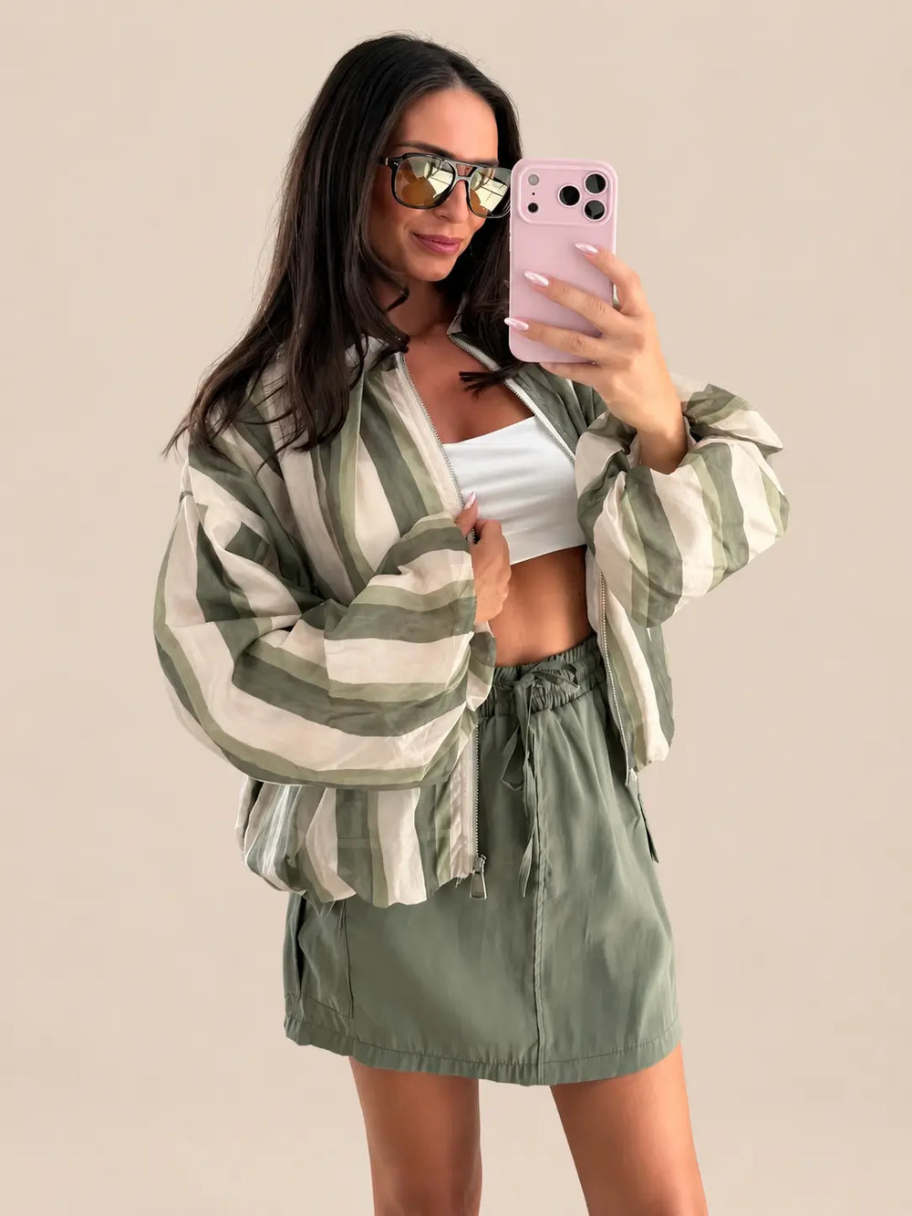 Jacke gestreift Damen in Khaki mit Reißverschluss und weiten Ärmeln | Lisa’s Boutique