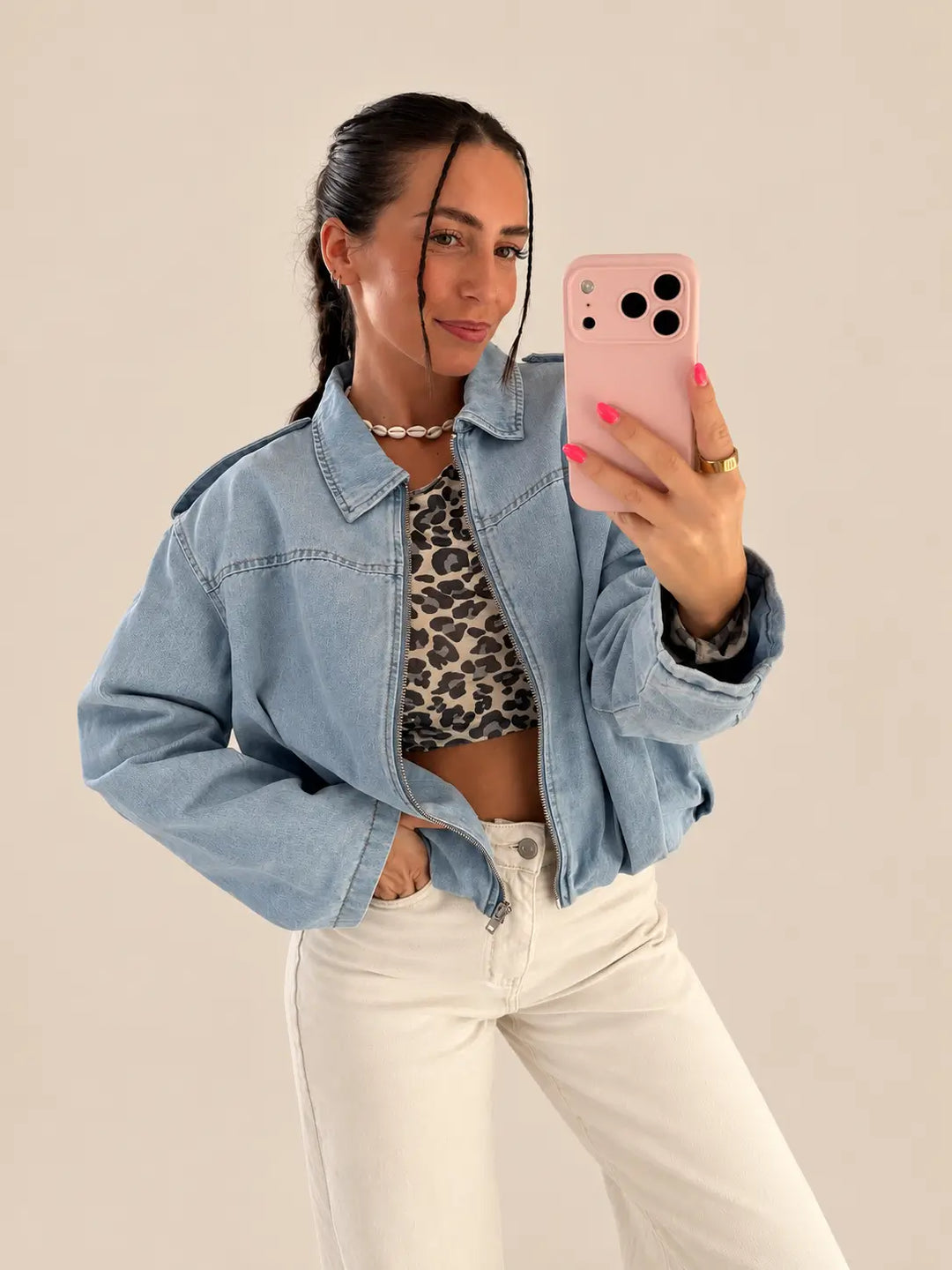 Korte spijkerjas dames in blauw | Lisa’s Boutique