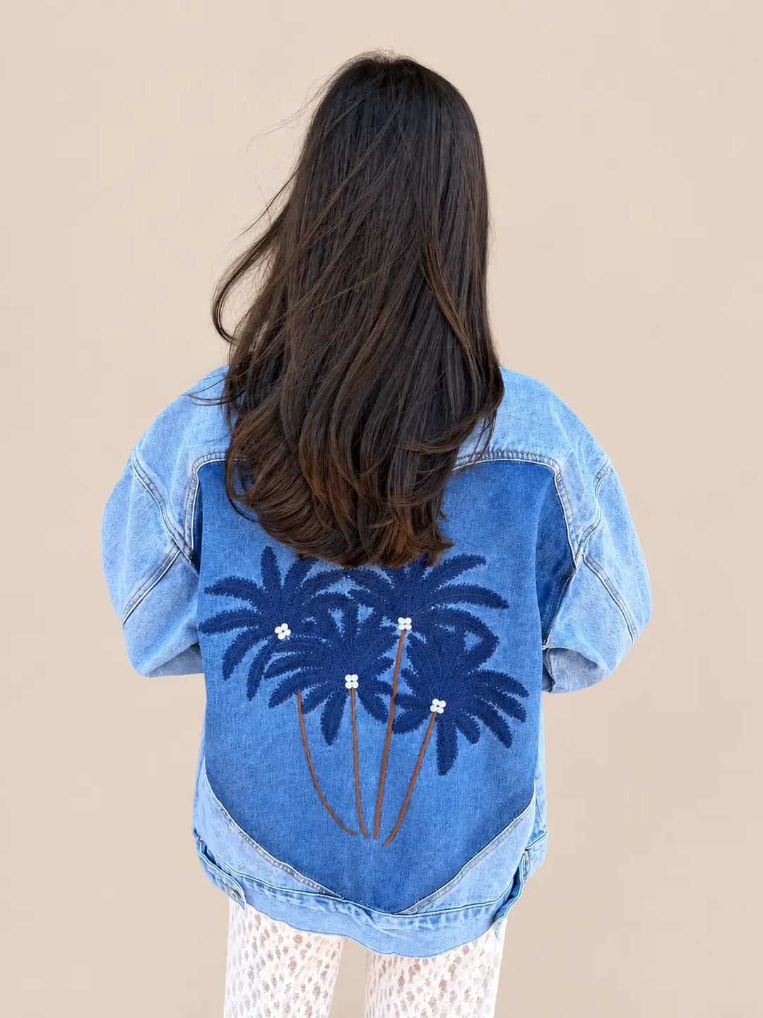 Jeansjacke Damen in Blau mit Palmenprint | Lisa’s Boutique