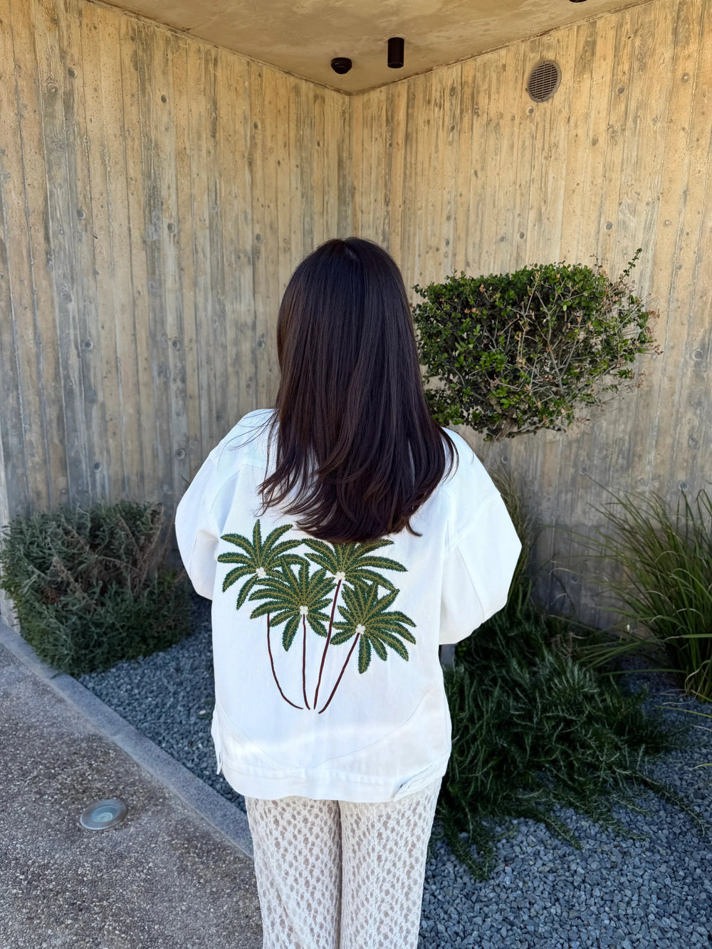 Jeansjacke mit Palmenprint – Weiß Jacke Lisas Boutique 