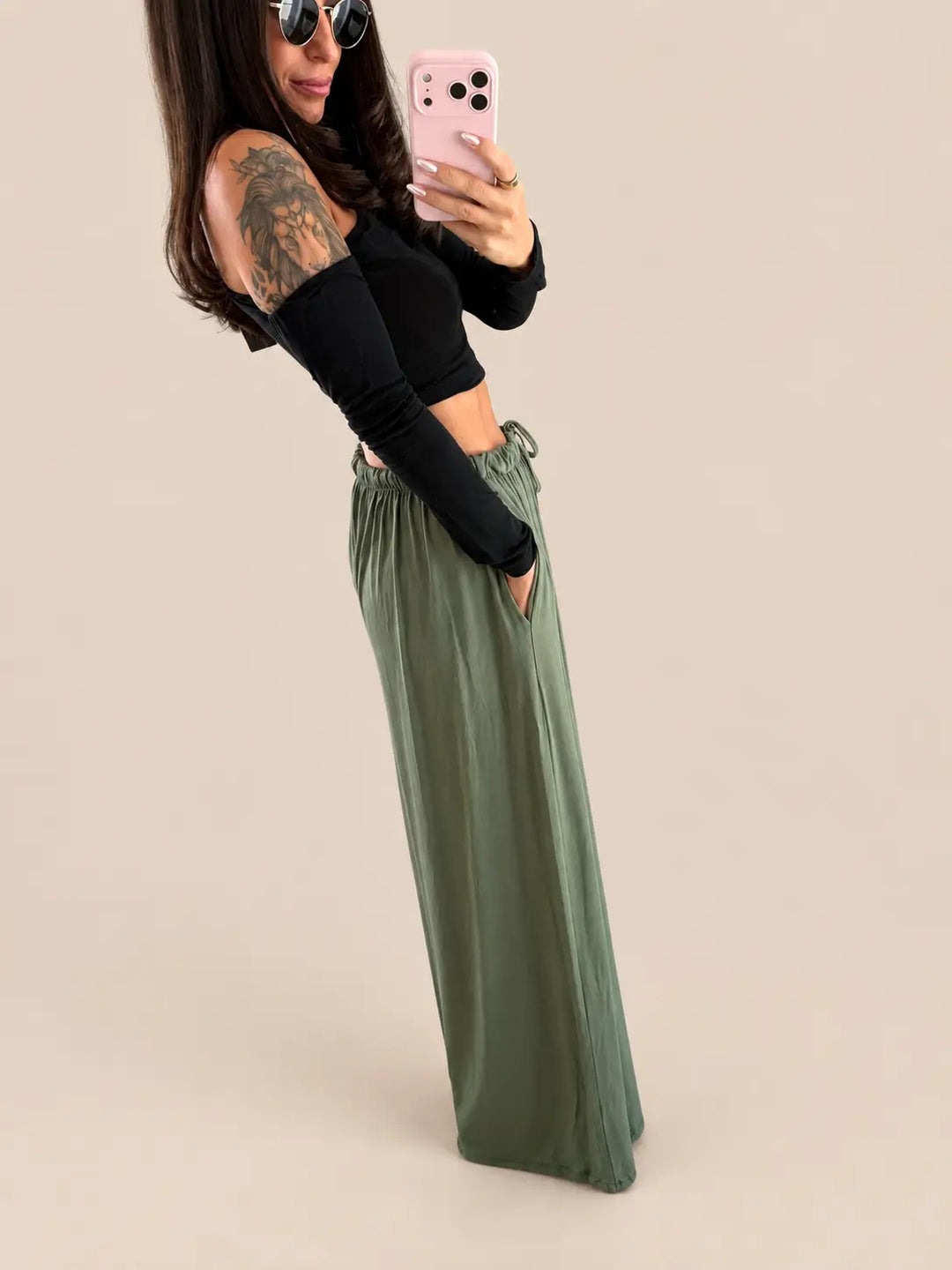Women’s jersey trousers in Khaki, Side view | Lisa’s Boutique