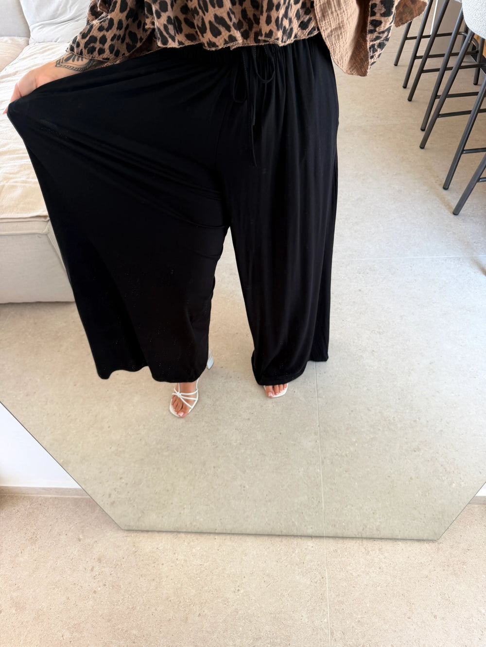 Women’s trousers in Black with a flowing palazzo cut | Lisa’s Boutique