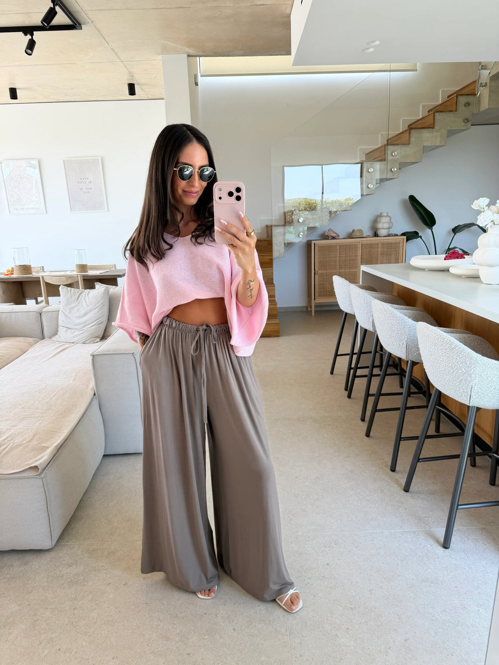 Jersey broek dames in Taupe met wijde pijpen en bindtaille | Lisa’s Boutique