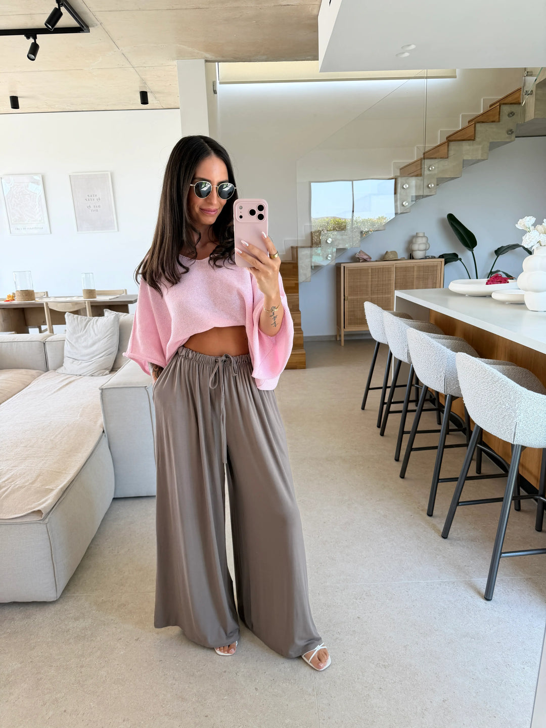 Jersey broek dames in Taupe met wijde pijpen en bindtaille | Lisa’s Boutique