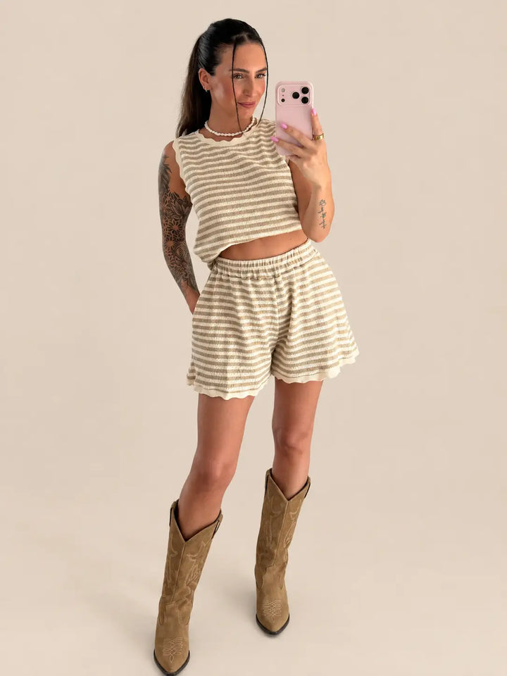 Korte gestreepte gebreide broek dames in Beige, detailaanzicht | Lisa’s Boutique