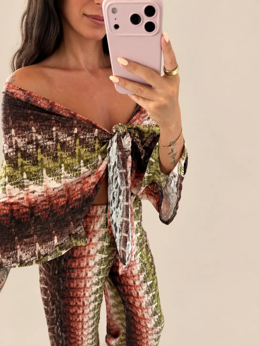 Kanten wikkelblouse dames in Bruin met striksluiting | Lisa’s Boutique