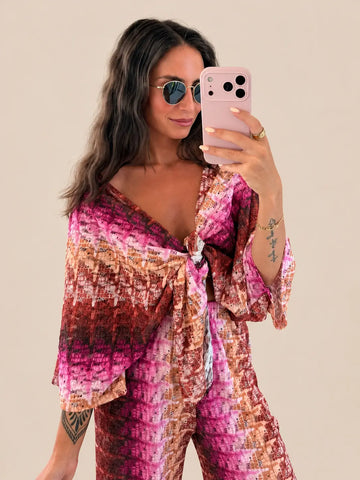 Camicetta a portafoglio in pizzo donna in fucsia con dettaglio del laccio | Lisa’s Boutique