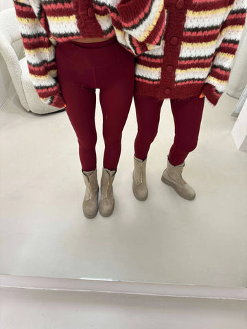 Leggings Bordeaux – am Model | Lisa’s Boutique