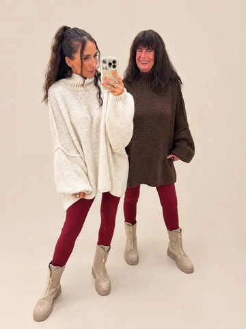 Flauschige Strickpullover Damen in Creme und Braun mit Leggings in Bordeaux | Lisa’s Boutique
