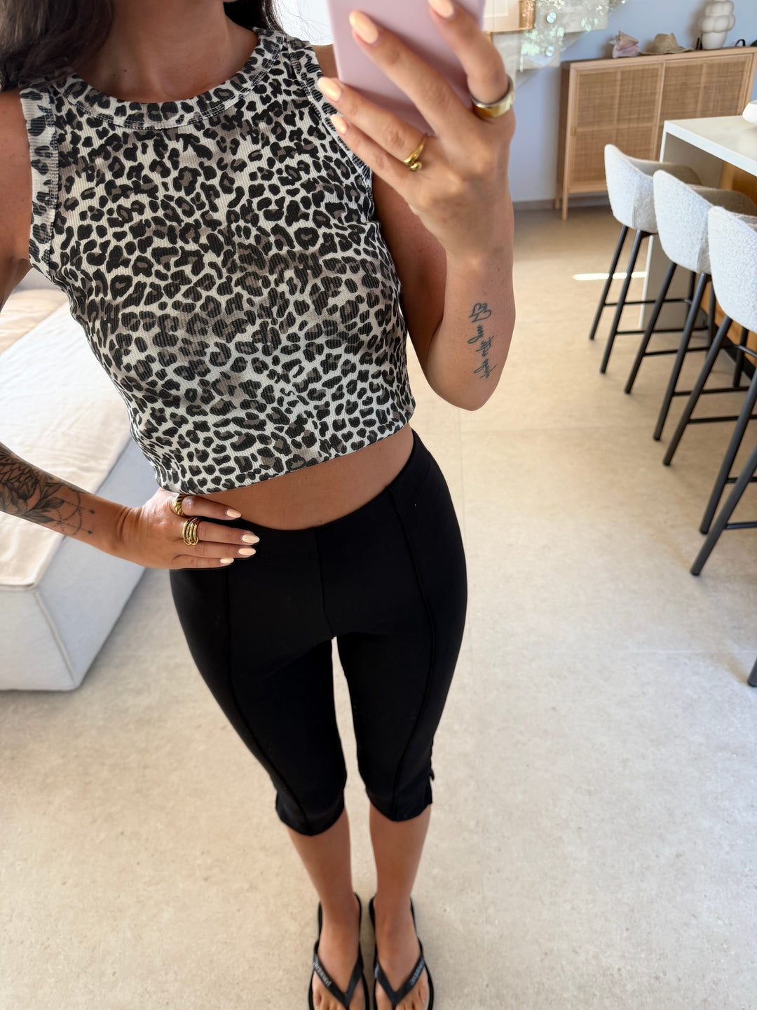 Dunkles Leo Top Detailansicht | Lisa’s Boutique