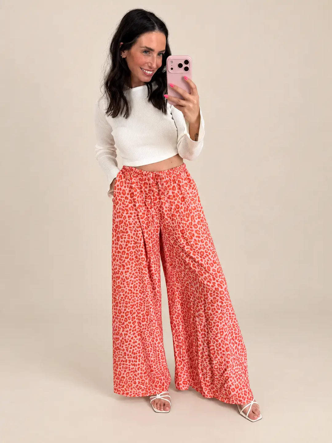 Leoprint Schlabberhose Damen in Apricot mit weitem Bein | Lisa’s Boutique