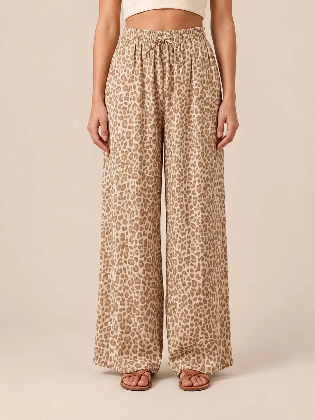 Losse broek dames in Beige met luipaardprint, vooraanzicht | Lisa’s Boutique