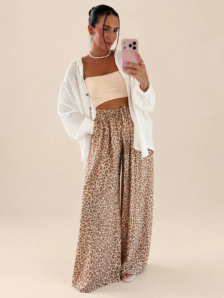 Losse broek dames in Beige met luipaardprint en wijde pijpen | Lisa’s Boutique