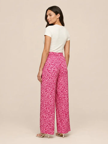 Luipaardprint broek dames in Felroze, Detailweergave | Lisa’s Boutique