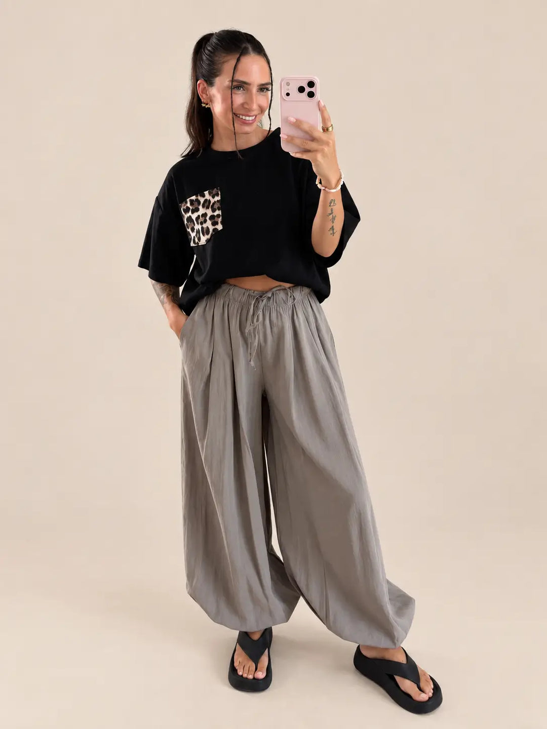 Women’s trousers in Taupe, Detail view | Lisa’s Boutique
