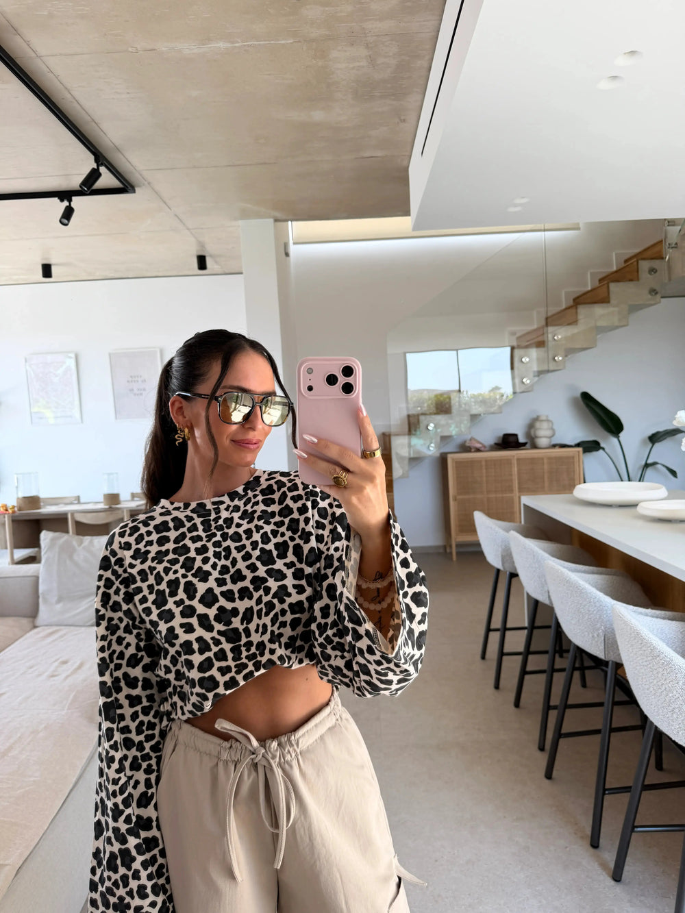Longsleeve Leo – Beige – am Model | Lisa’s Boutique