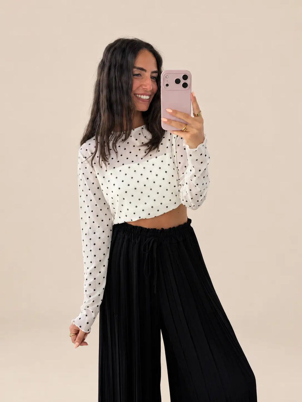 Detail view of white longsleeve | Lisa’s Boutique