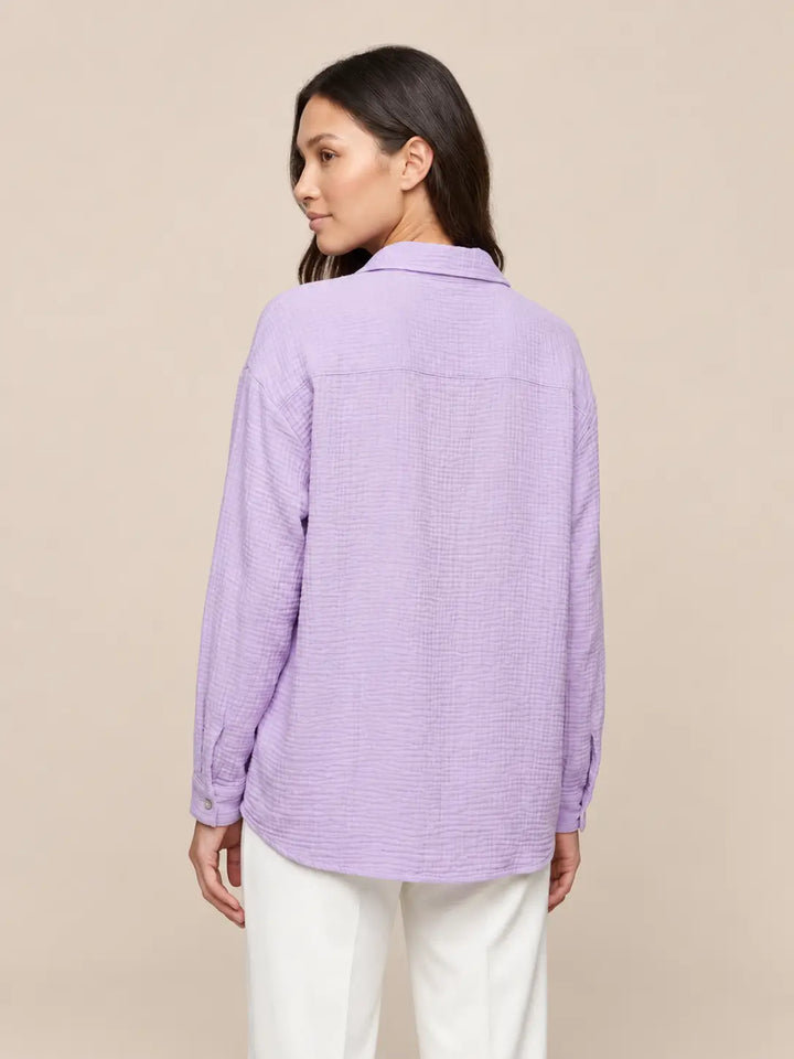 Musselin Bluse Damen in Flieder, Detailansicht | Lisa’s Boutique