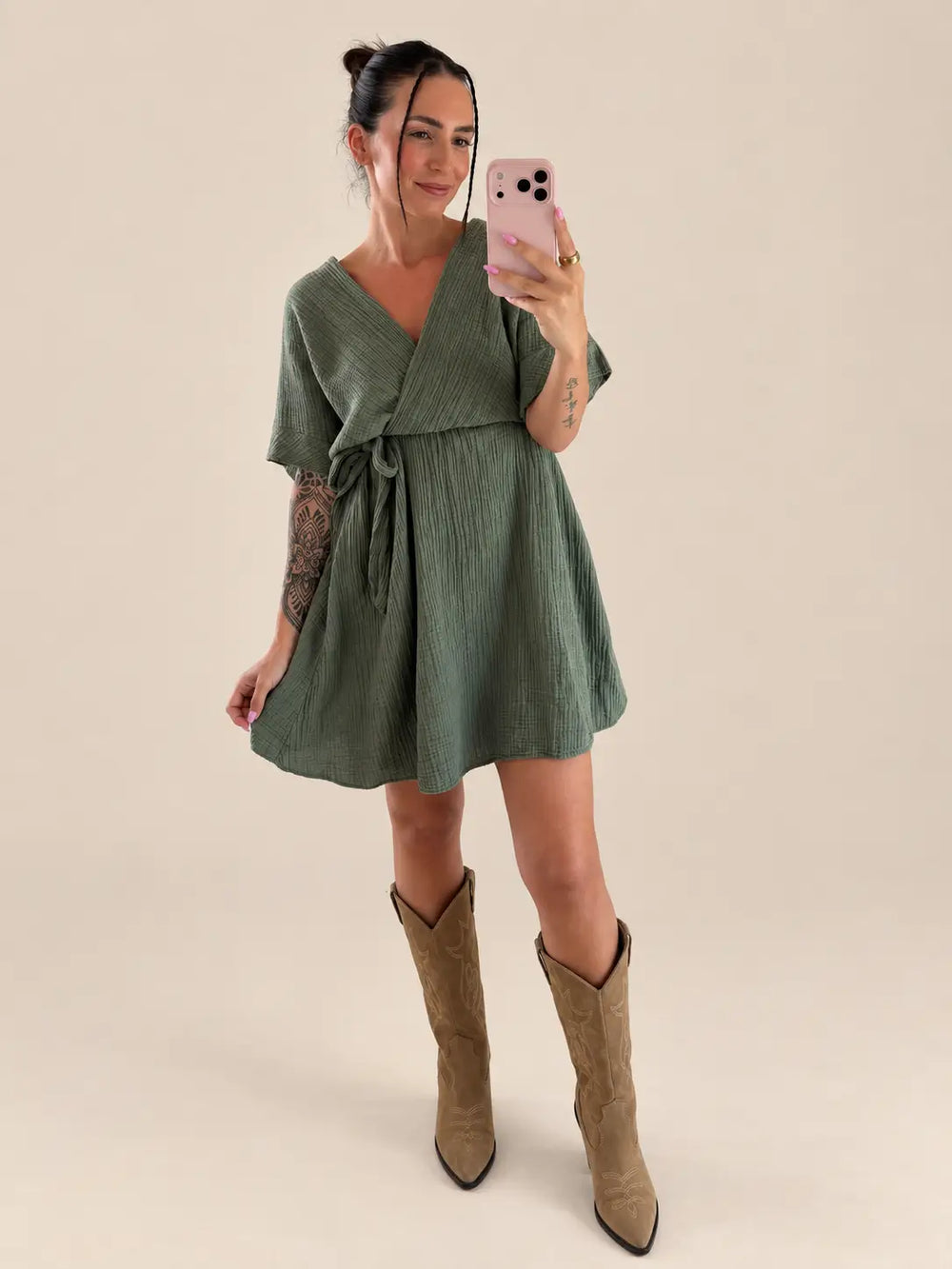 Mousseline jurk dames in Khaki, Detailweergave | Lisa’s Boutique