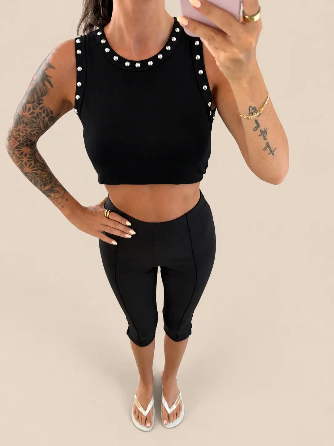 Crop top con borchie donna in nero, dettaglio | Lisa’s Boutique