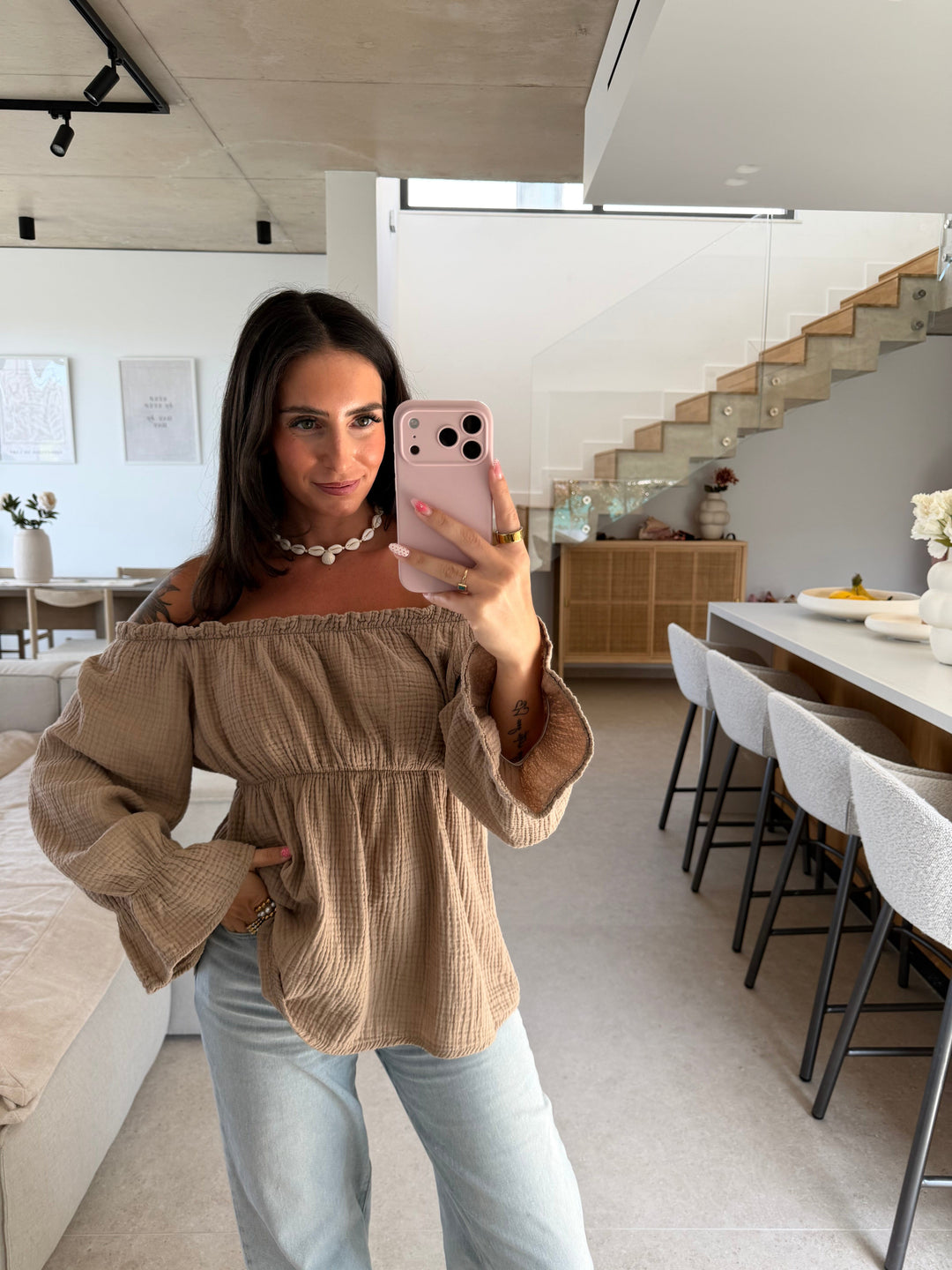 Off-Shoulder Musselin Bluse – Taupe Bluse Lisas Boutique 