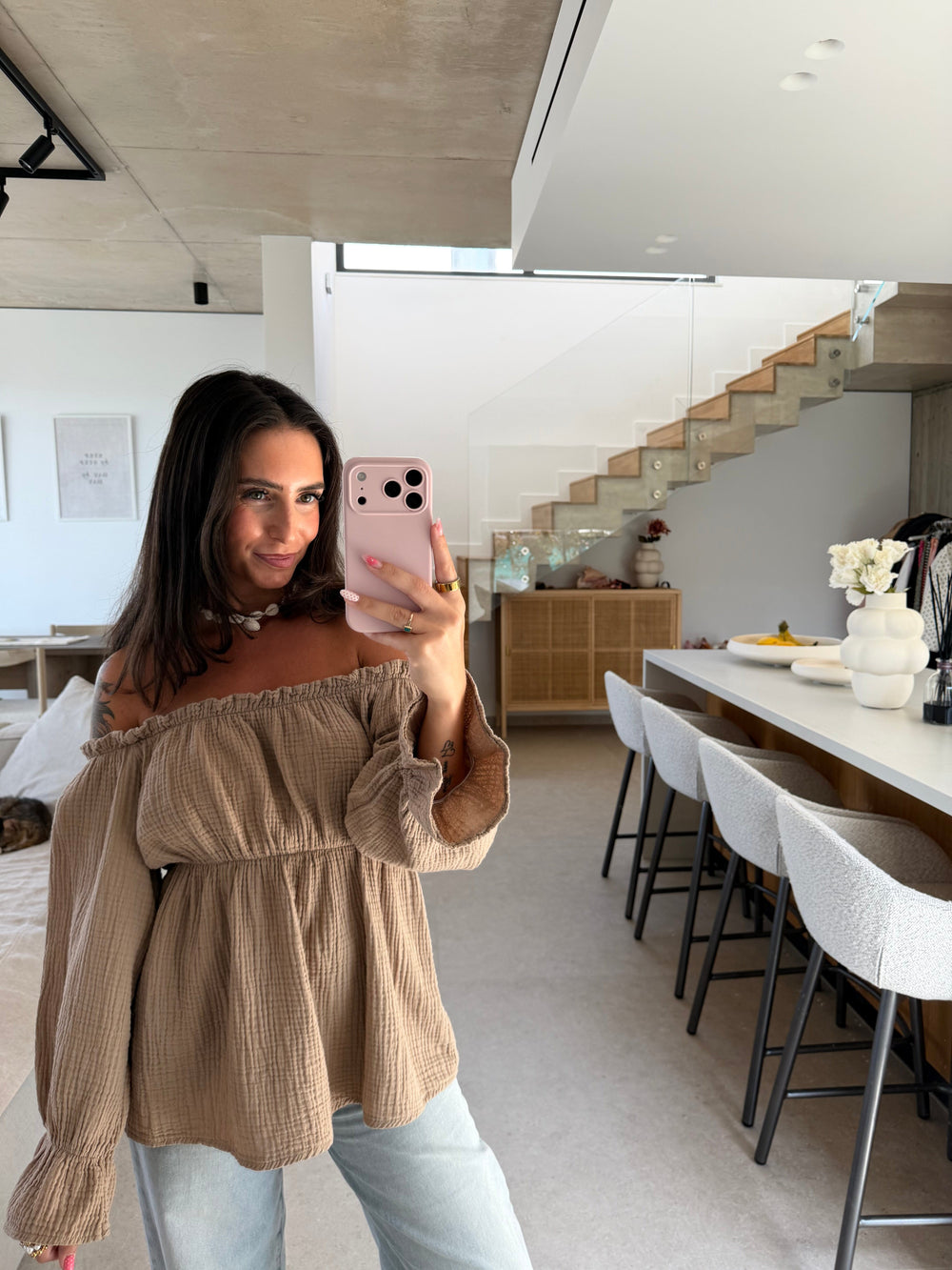 Off-Shoulder Musselin Bluse – Taupe Bluse Lisas Boutique 