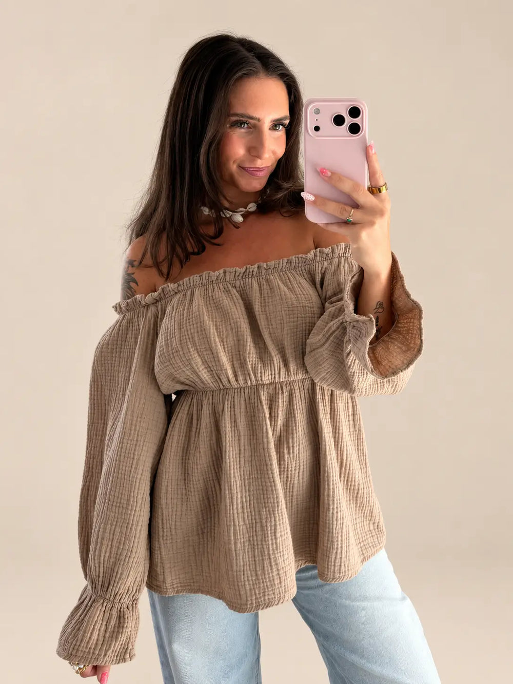 Women’s off shoulder muslin blouse in Taupe, Detail view | Lisa’s Boutique