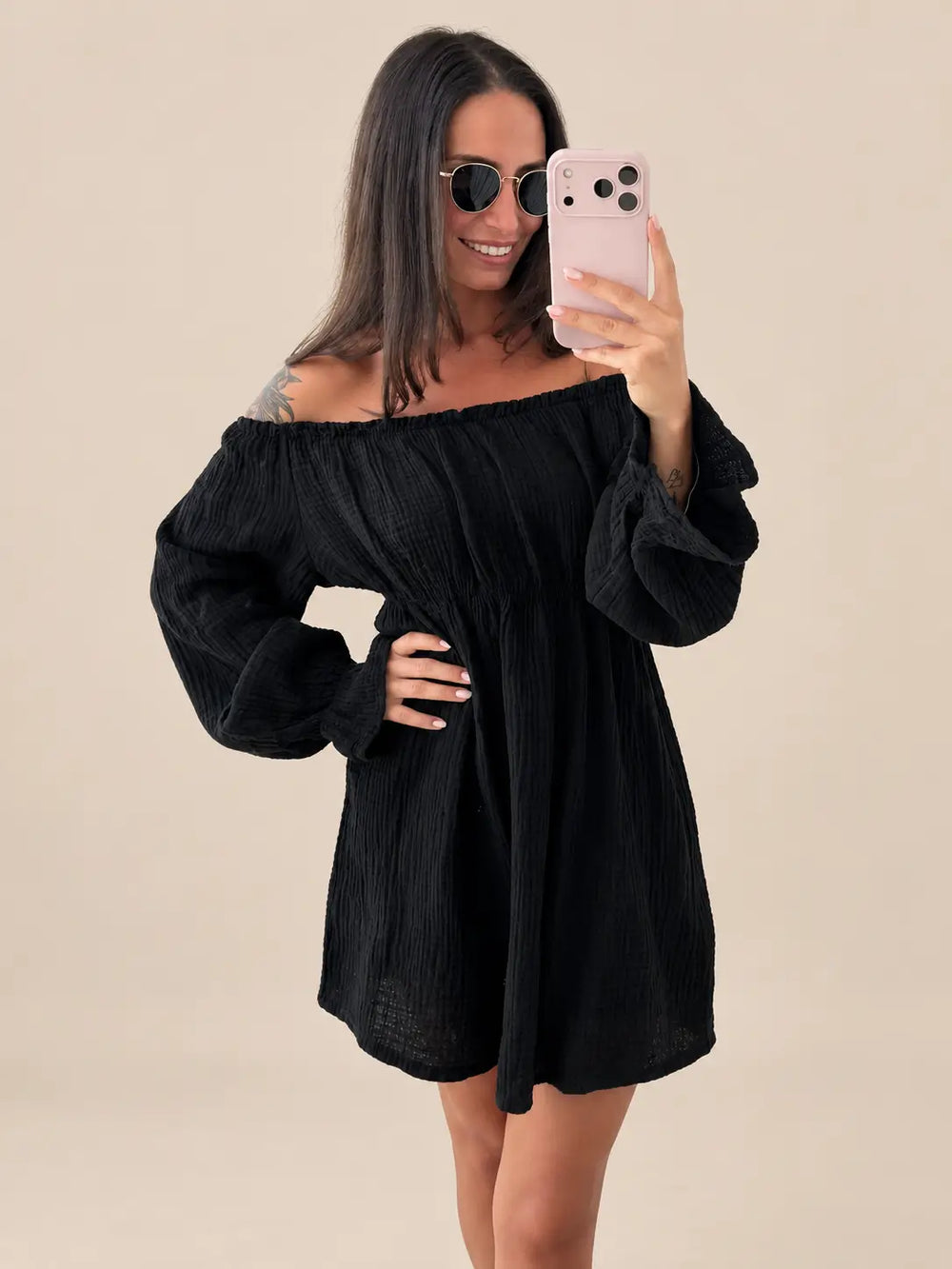 Off shoulder mousseline jurk dames in Zwart, Detailaanzicht | Lisa’s Boutique
