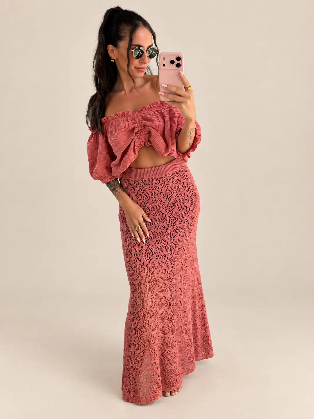 Musselin Bluse gerafft Damen in Pepper Rose mit Strickrock im Outfit | Lisa’s Boutique