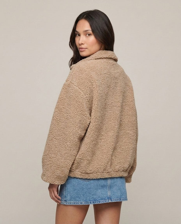 Beige Oversize Jacke mit Reißverschluss Seitenansicht | Lisa’s Boutique