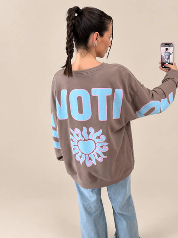 Sweat-shirt oversize « Devotion » taupe pour femme, vue de face | Lisa’s Boutique