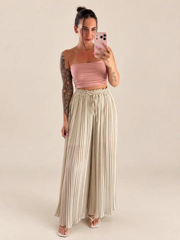 Pantaloni plissettati donna in beige con taglio fluido | Lisa’s Boutique