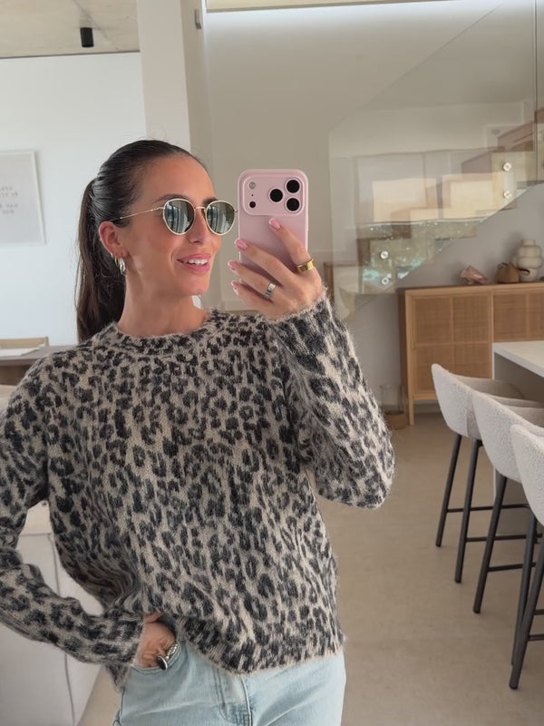 Leo Pullover – Camel – Video | Lisa’s Boutique