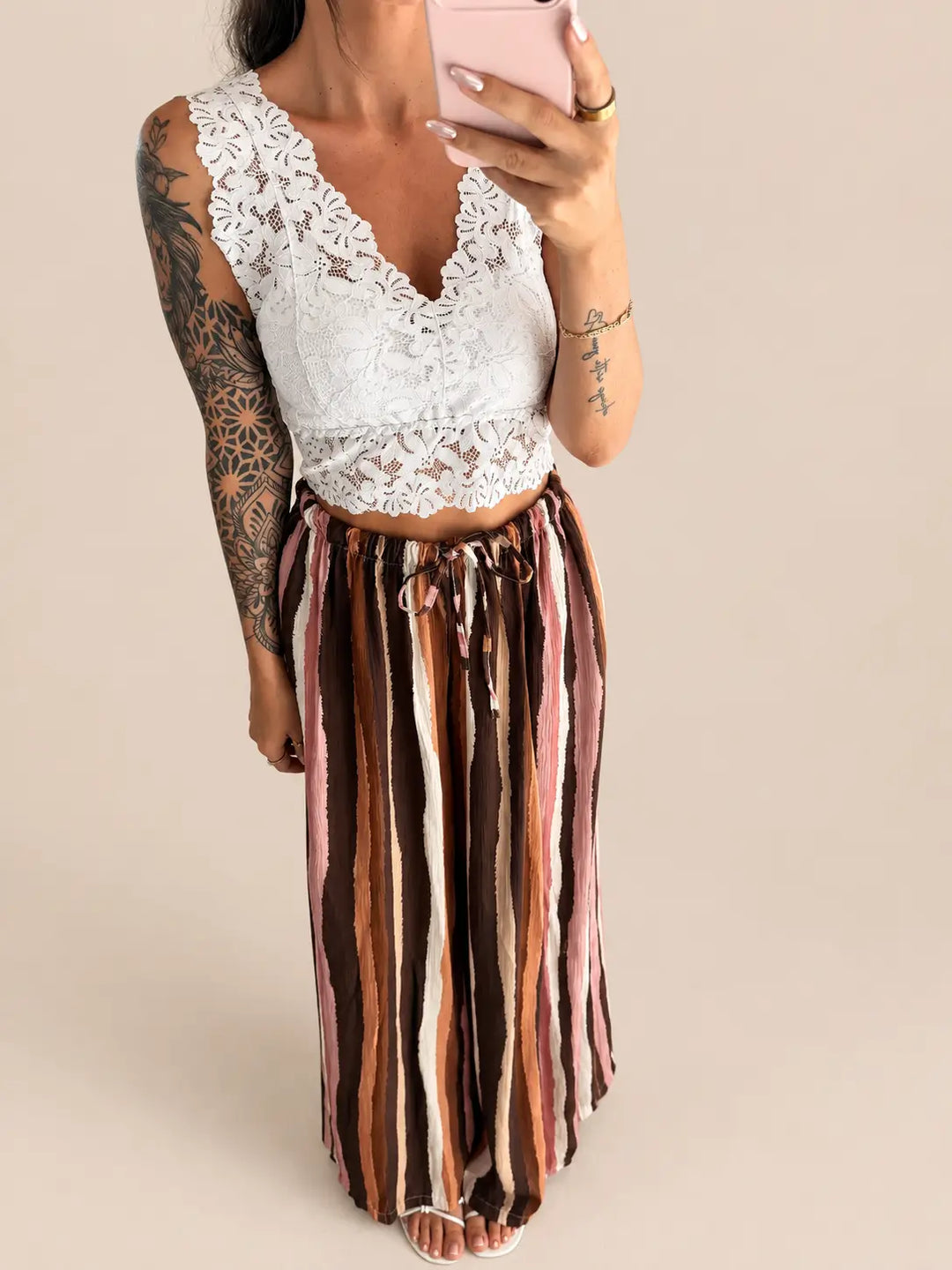 Women’s lace bustier in White with floral lace and a V neckline | Lisa’s Boutique