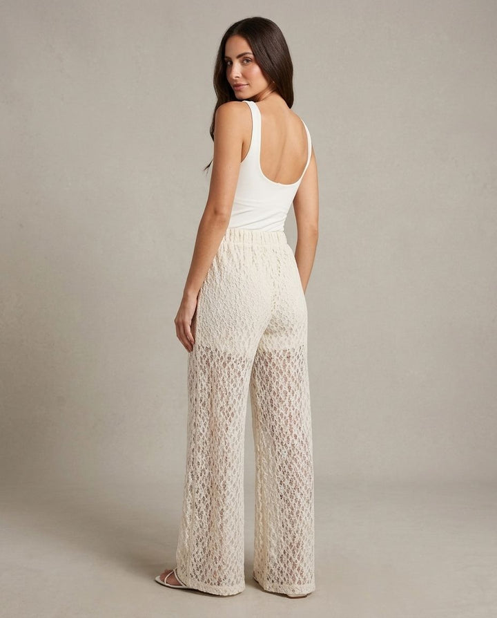 Cremefarbene Spitzenhose Seitenansicht | Lisa’s Boutique
