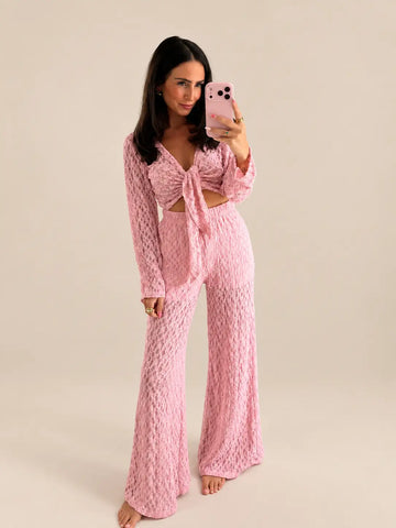 Kanten broek dames in roze met wijde pijp, gecombineerd met kanten longsleeve | Lisa’s Boutique
