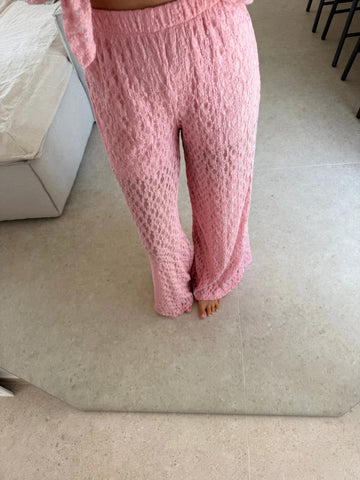 Pantaloni in pizzo donna in rosa, primo piano della gamba ampia | Lisa’s Boutique