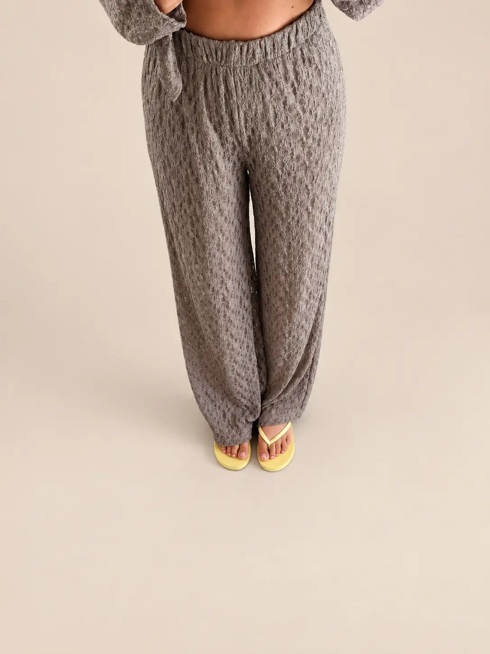 Spitzen Hose Damen in Taupe, Vorderansicht | Lisa’s Boutique