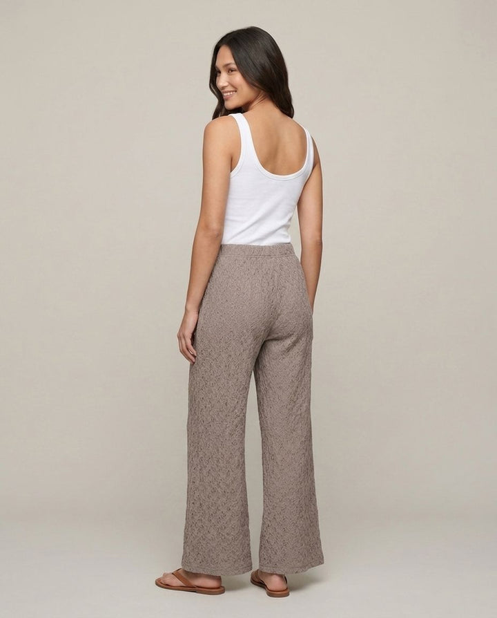 Taupefarbene Spitzenhose – Detailansicht | Lisa’s Boutique