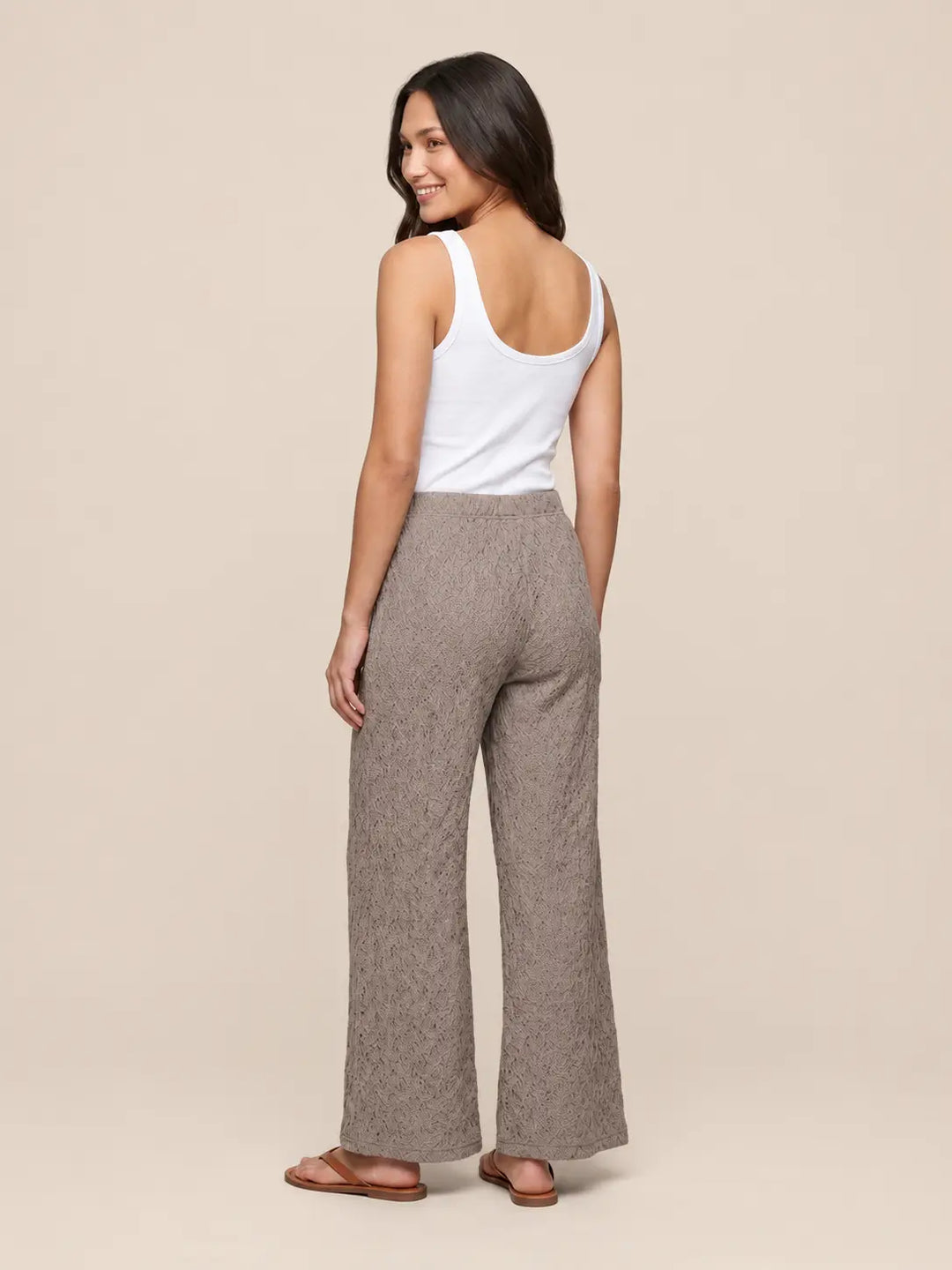 Koronkowe spodnie damskie w kolorze taupe, detal | Lisa’s Boutique