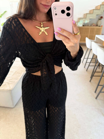 Haut en dentelle à manches longues femme noir avec nœud, gros plan sur le nœud et le décolleté | Lisa’s Boutique