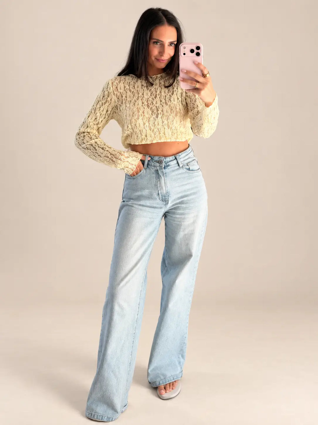 Women’s lace blouse in Yellow with a feminine cut | Lisa’s Boutique