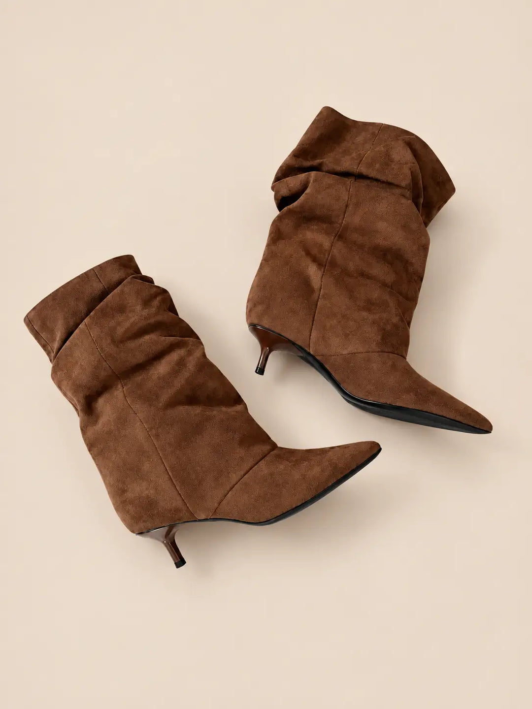 Stiefeletten Damen in brauner Wildlederoptik mit spitzer Kappe und schmalem Absatz | Lisa’s Boutique