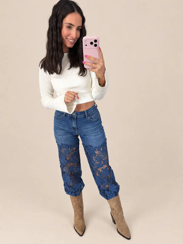 Rechte jeans dames in blauw met kanten details, zijaanzicht | Lisa’s Boutique