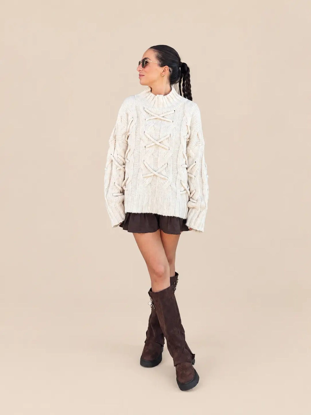 Gebreide trui dames in Crème met veterdetails | Lisa’s Boutique