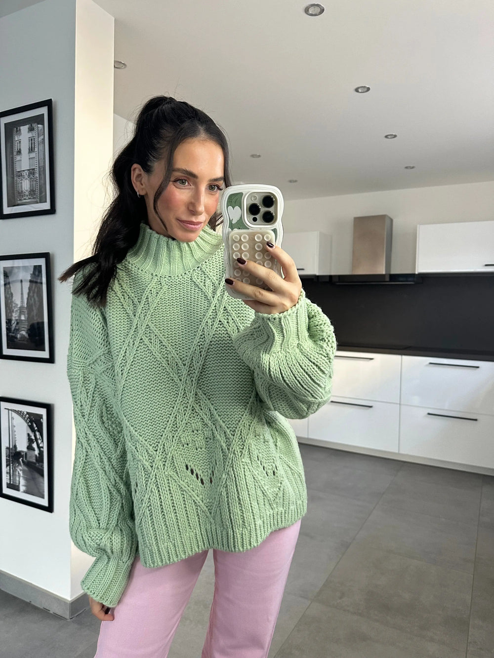 Strickpullover mit Zopfmuster Mintgrün – am Model | Lisa’s Boutique