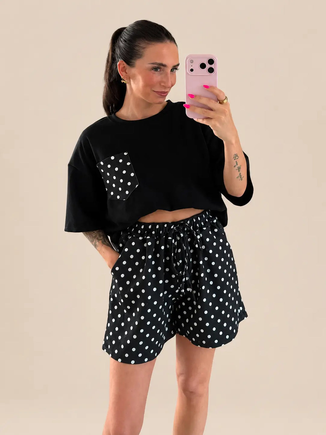 Women’s dotted outfit in Black with a T-Shirt and shorts | Lisa’s Boutique