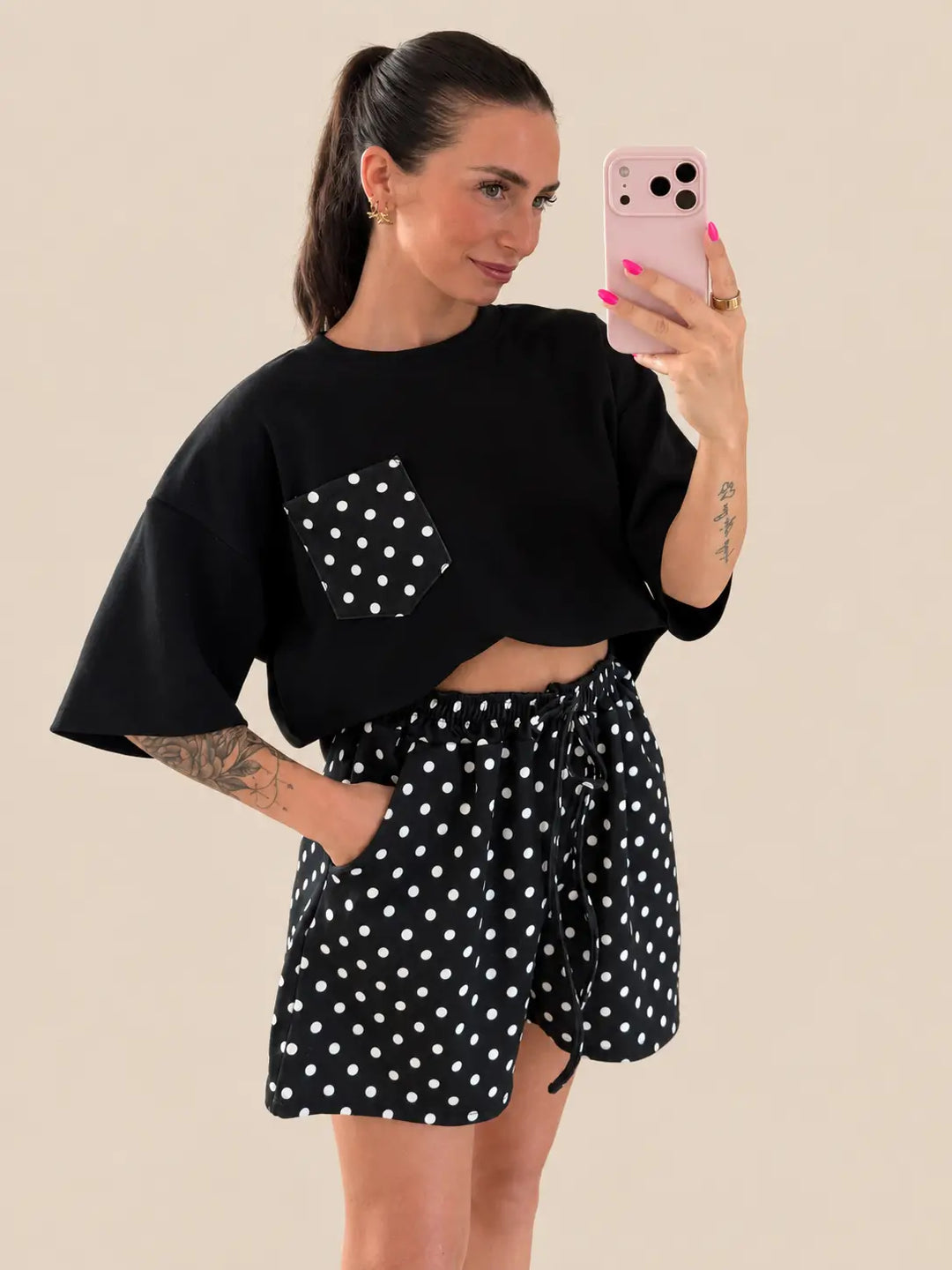 T-Shirt Damen in Schwarz mit Punktetasche | Lisa’s Boutique